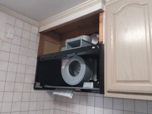 埼玉のキッチン取付け隊　同時給排気フードの工事　施工後